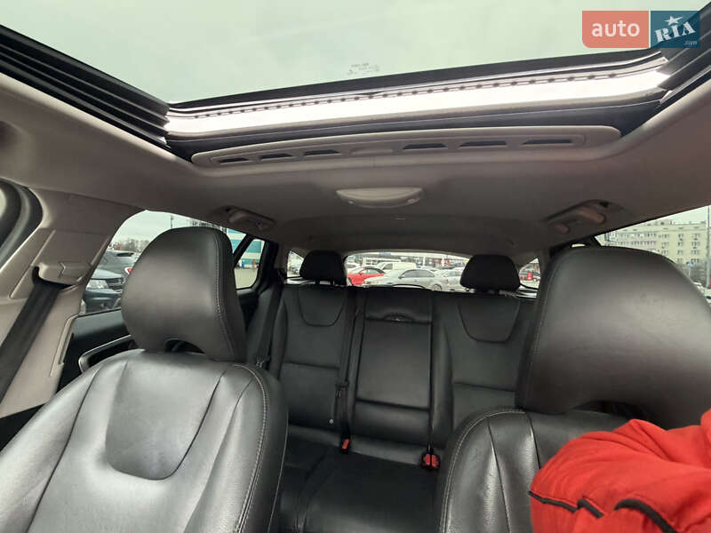 Універсал Volvo V60 Cross Country 2017 в Києві фото 74 Універсал Volvo V60 Cross Country 2017 в Києві