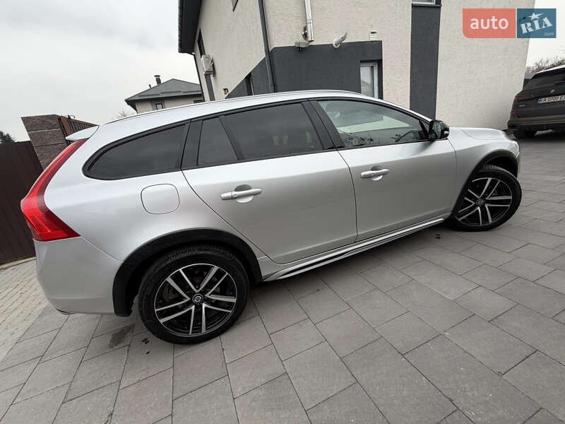 Універсал Volvo V60 Cross Country 2017 в Києві фото 84 Універсал Volvo V60 Cross Country 2017 в Києві