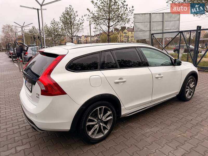 Універсал Volvo V60 Cross Country 2016 в Рівному