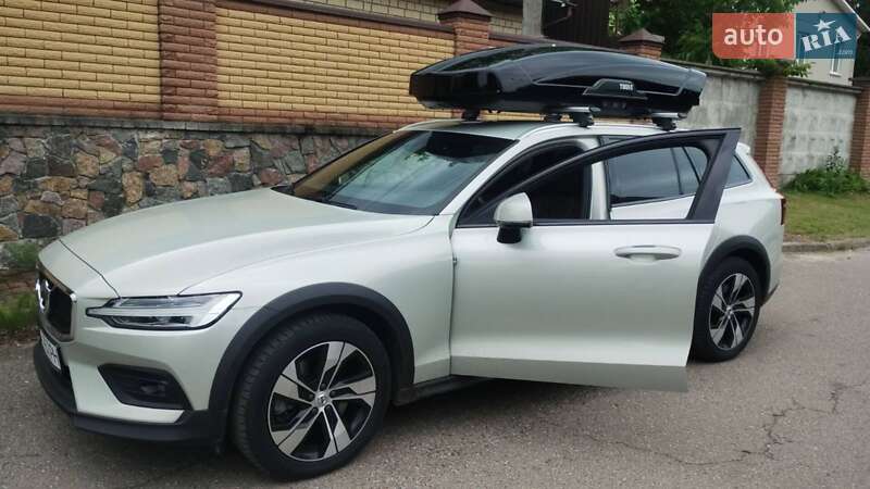 Универсал Volvo V60 Cross Country 2020 в Киеве фото Универсал Volvo V60 Cross Country 2020 в Киеве