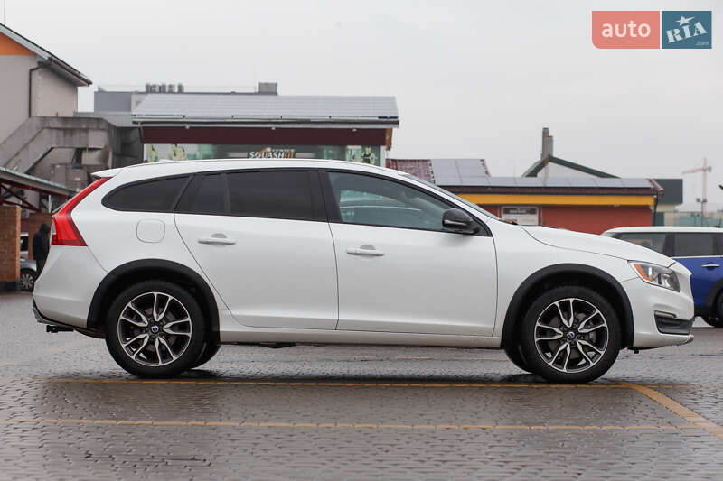 Универсал Volvo V60 Cross Country 2016 в Львове
