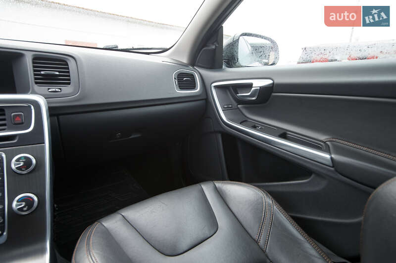 Универсал Volvo V60 Cross Country 2016 в Львове