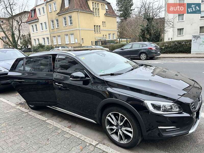 Универсал Volvo V60 Cross Country 2017 в Киеве фото Универсал Volvo V60 Cross Country 2017 в Киеве