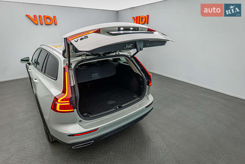 Универсал Volvo V60 Cross Country 2019 в Киеве фото 7 Универсал Volvo V60 Cross Country 2019 в Киеве