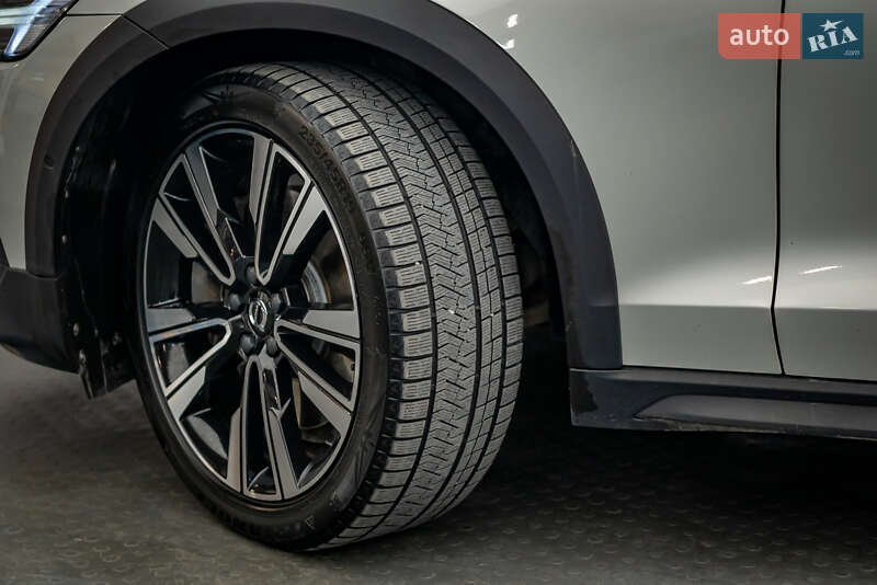 Универсал Volvo V60 Cross Country 2019 в Киеве фото 9 Универсал Volvo V60 Cross Country 2019 в Киеве