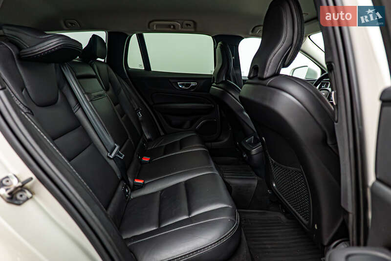 Универсал Volvo V60 Cross Country 2019 в Киеве фото 19 Универсал Volvo V60 Cross Country 2019 в Киеве
