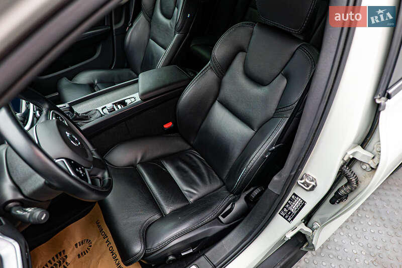 Универсал Volvo V60 Cross Country 2019 в Киеве фото 10 Универсал Volvo V60 Cross Country 2019 в Киеве