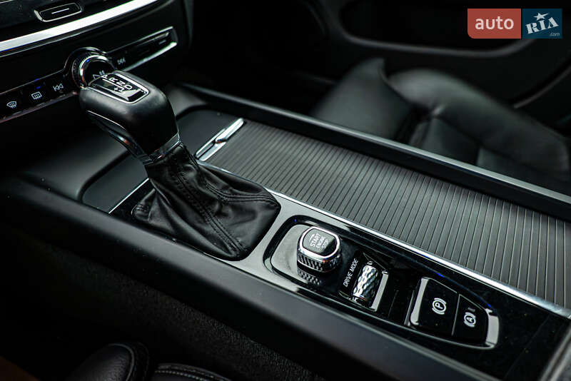 Универсал Volvo V60 Cross Country 2019 в Киеве фото 17 Универсал Volvo V60 Cross Country 2019 в Киеве