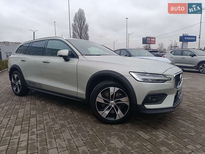 Универсал Volvo V60 Cross Country 2020 в Киеве