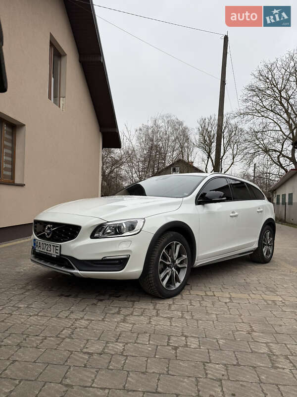 Volvo V60 Cross Country 2017 Volvo V60 Cross Country 2017