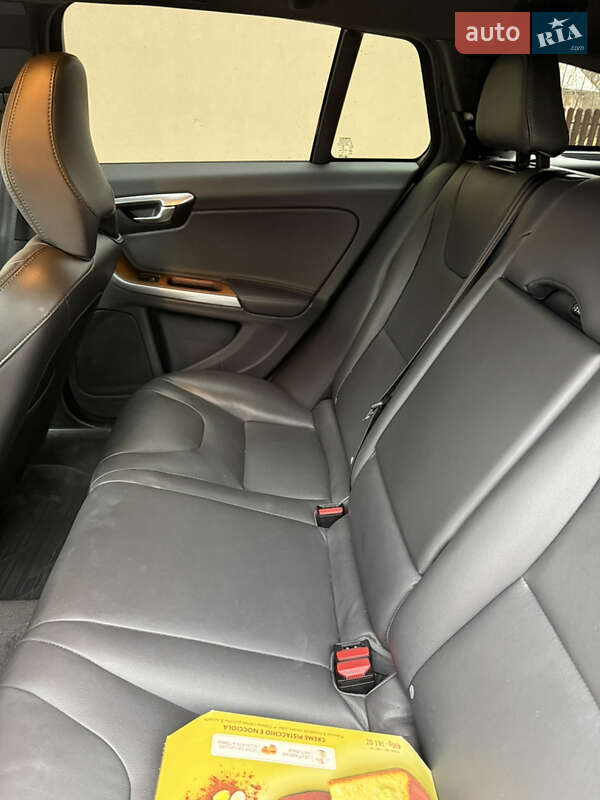 Универсал Volvo V60 Cross Country 2017 в Львове фото 16 Универсал Volvo V60 Cross Country 2017 в Львове