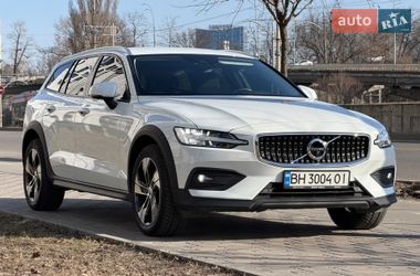 Универсал Volvo V60 Cross Country 2020 в Киеве