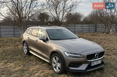 Универсал Volvo V60 Cross Country 2019 в Мизоче