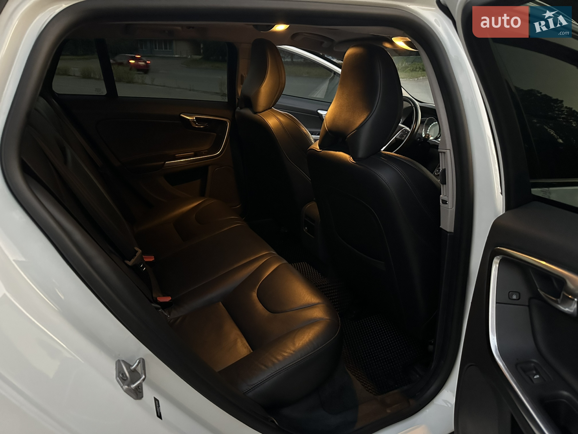 2015 Volvo V60 - мініатюра 6