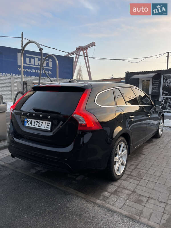 Універсал Volvo V60 2014 в Чернігові
