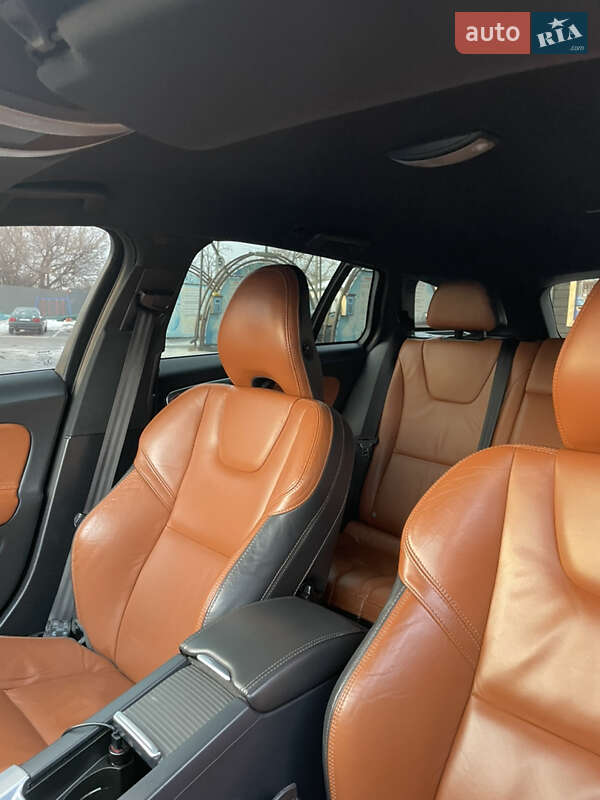 Універсал Volvo V60 2014 в Чернігові