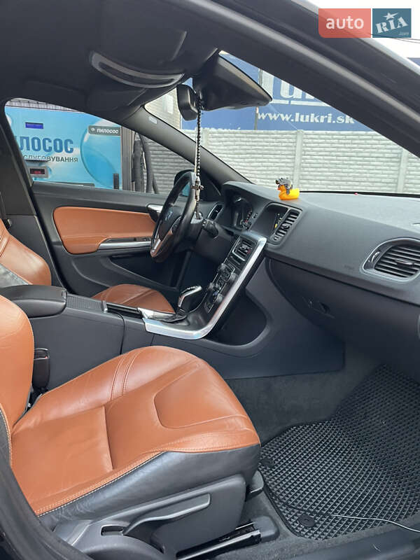 Універсал Volvo V60 2014 в Чернігові
