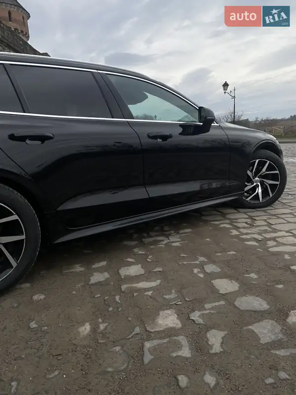 Volvo V60 2018 VIN YV1ZWA8UDK1006799 фото оголошення 3 з 60