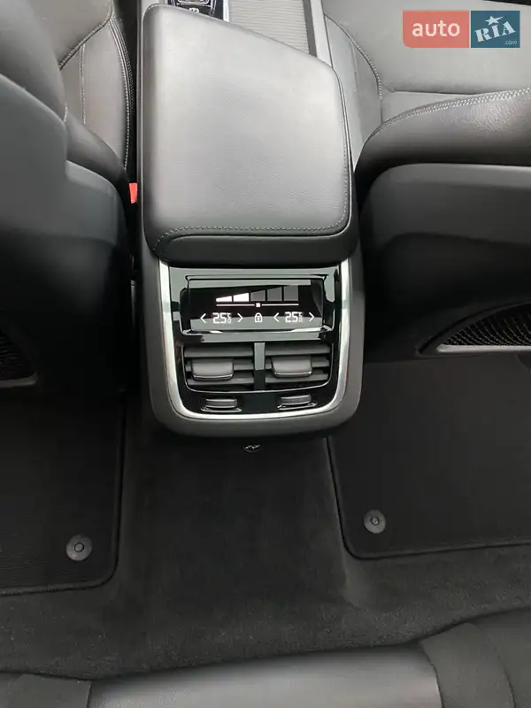 Volvo V60 2018 VIN YV1ZWA8UDK1006799 фото оголошення 16 з 60