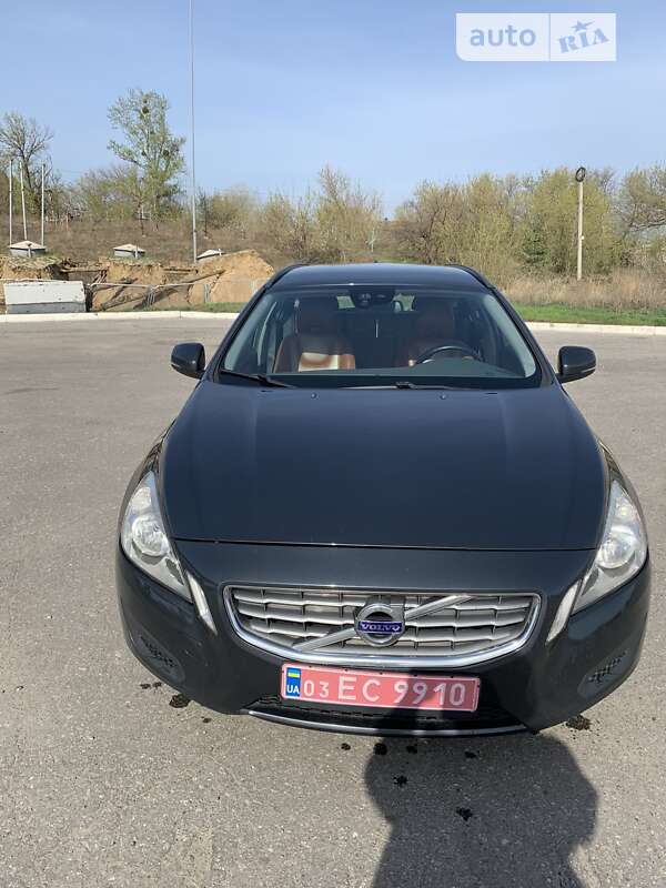 Універсал Volvo V60 2012 в Ізюмі