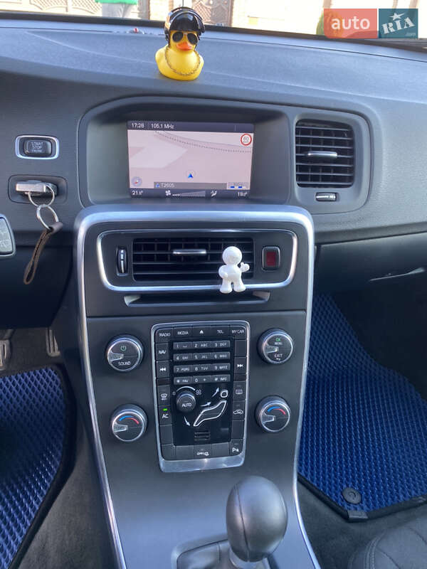 Универсал Volvo V60 2011 в Черновцах