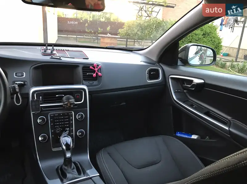 Volvo V60 2017 VIN YV1FW7880H2372273 фото оголошення 17 з 87