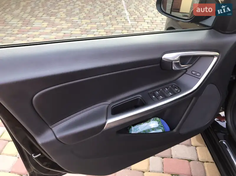 Volvo V60 2017 VIN YV1FW7880H2372273 фото оголошення 25 з 87