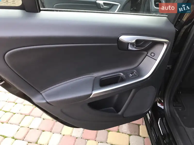 Volvo V60 2017 VIN YV1FW7880H2372273 фото оголошення 29 з 87