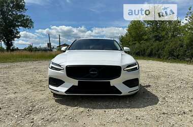 Универсал Volvo V60 2019 в Киеве