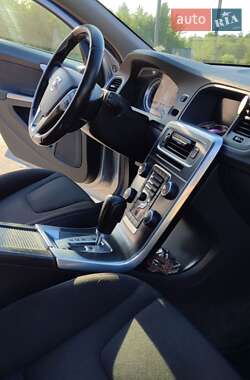 Универсал Volvo V60 2011 в 
