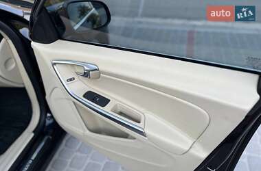 Универсал Volvo V60 2014 в 