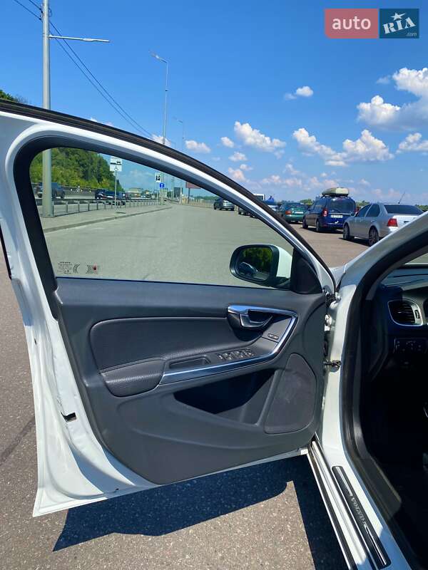 Универсал Volvo V60 2014 в Киеве фото 13 Универсал Volvo V60 2014 в Киеве