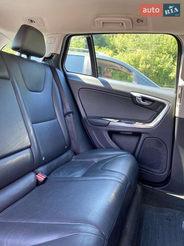 Универсал Volvo V60 2014 в Киеве фото 17 Универсал Volvo V60 2014 в Киеве