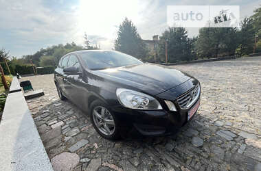 Універсал Volvo V60 2012 в Охтирці