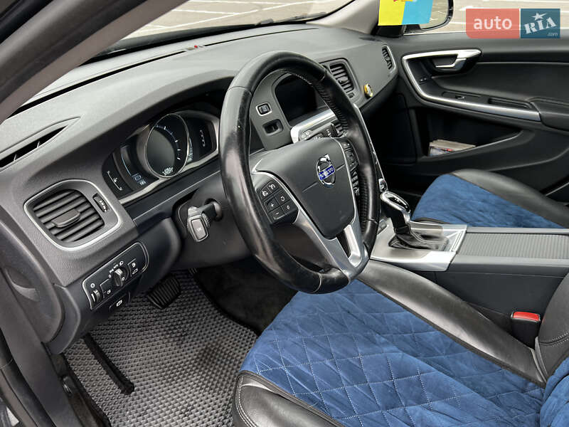 Универсал Volvo V60 2015 в Львове фото 13 Универсал Volvo V60 2015 в Львове