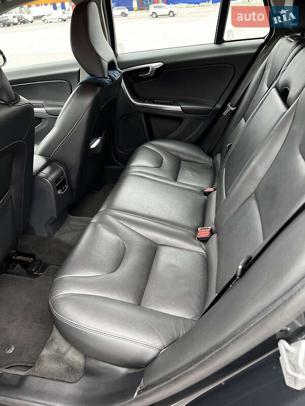 Универсал Volvo V60 2015 в Львове фото 16 Универсал Volvo V60 2015 в Львове