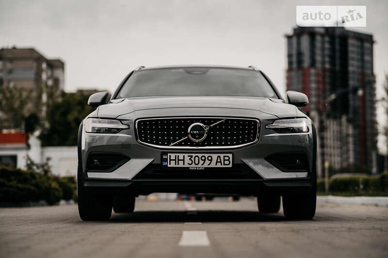 Универсал Volvo V60 2023 в Одессе