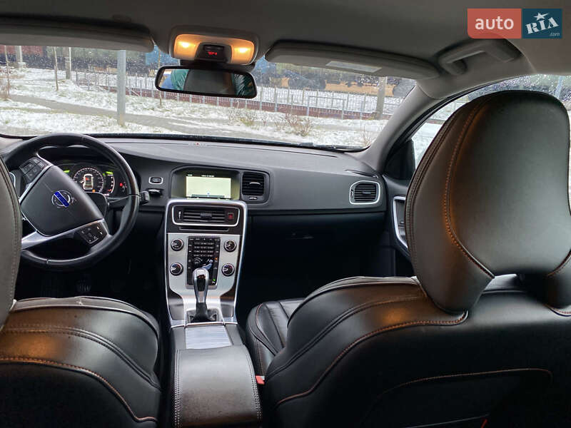 Универсал Volvo V60 2016 в Львове фото 31 Универсал Volvo V60 2016 в Львове