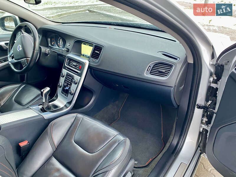 Универсал Volvo V60 2016 в Львове фото 47 Универсал Volvo V60 2016 в Львове