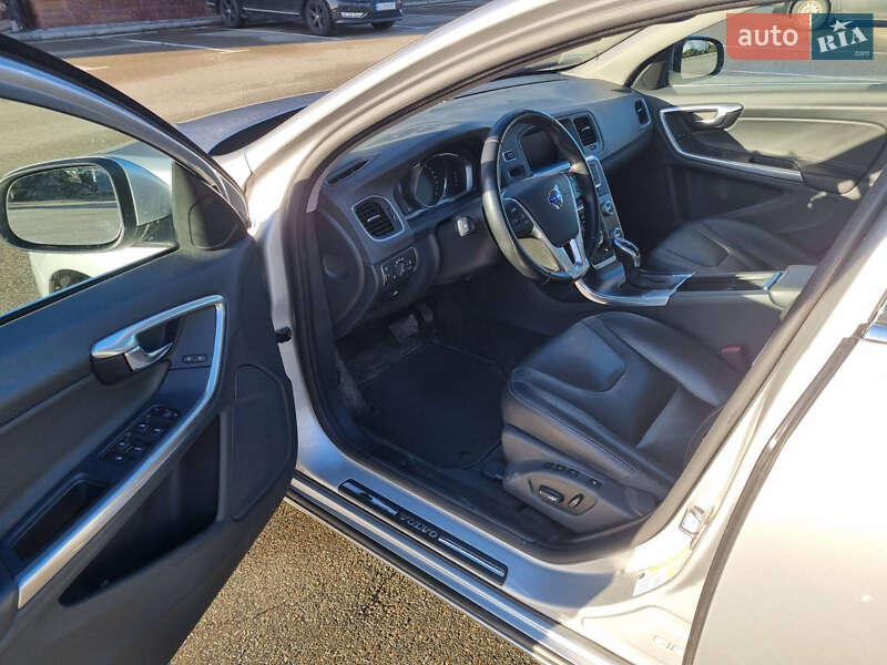 Универсал Volvo V60 2015 в Киеве