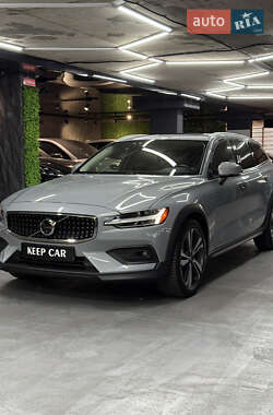 Универсал Volvo V60 2024 в 