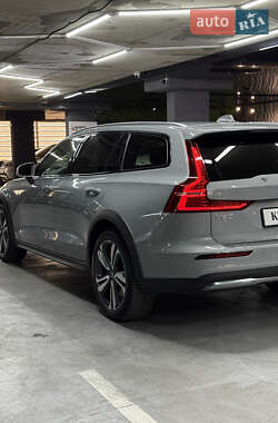 Универсал Volvo V60 2024 в 