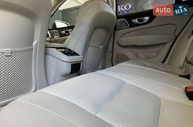 Универсал Volvo V60 2019 в 