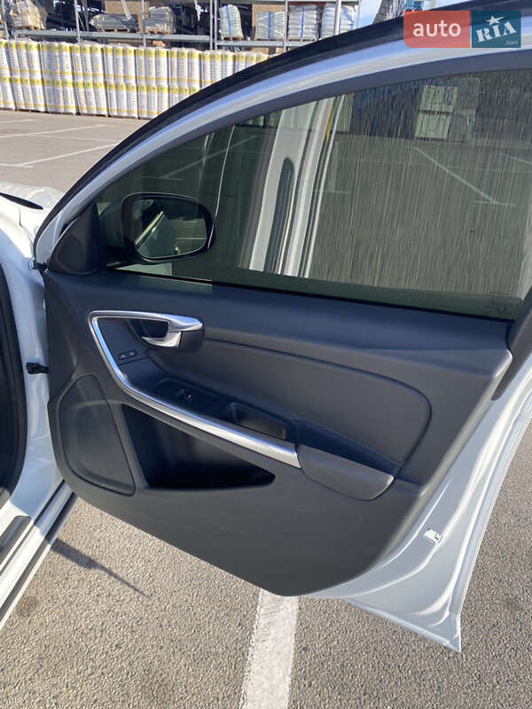 Универсал Volvo V60 2015 в Днепре фото 26 Универсал Volvo V60 2015 в Днепре