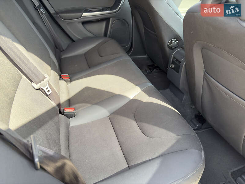 Универсал Volvo V60 2011 в Луцке