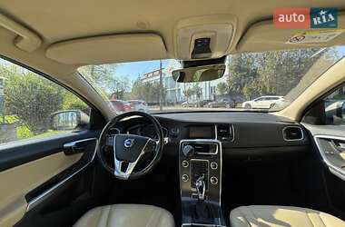 Универсал Volvo V60 2015 в 