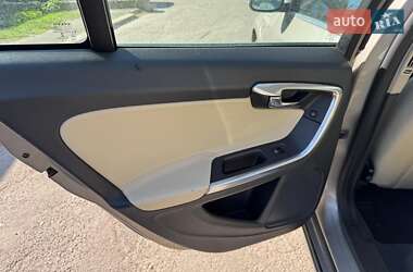 Универсал Volvo V60 2015 в 