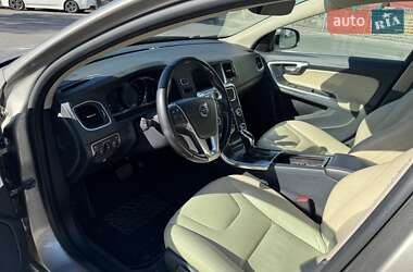 Универсал Volvo V60 2015 в 