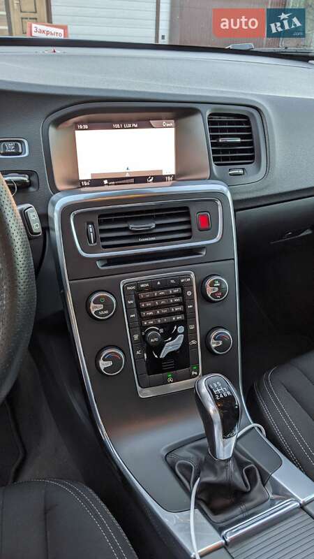 Универсал Volvo V60 2018 в Киеве фото 7 Универсал Volvo V60 2018 в Киеве