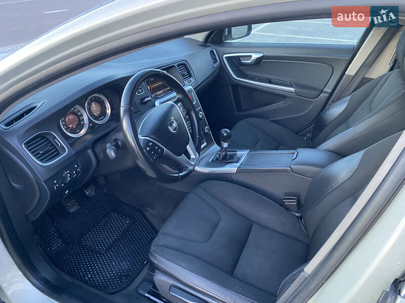 Универсал Volvo V60 2011 в Луцке фото 7 Универсал Volvo V60 2011 в Луцке